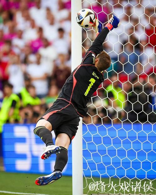 克尔费尔德：首位单场两次点球破门诺伊尔的球员